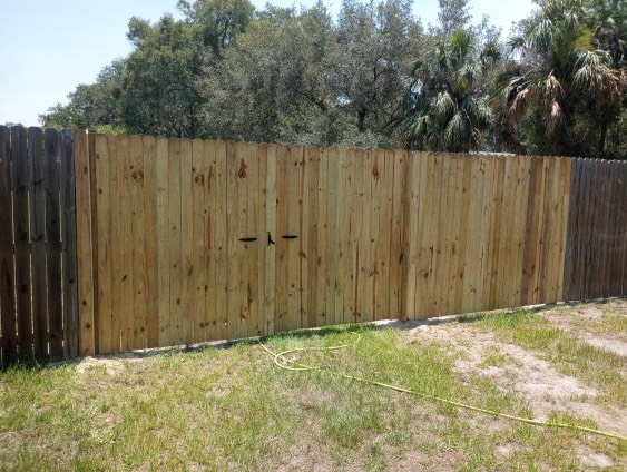 Wood Commercial Fences